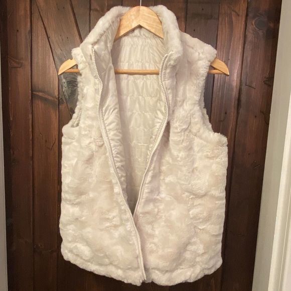 Reversible ivory faux fur vest - Picture 1 of 5